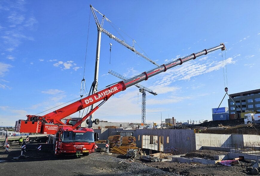 DS Lausnir Strengthens Fleet with Manitowoc Grove All-Terrain Cranes