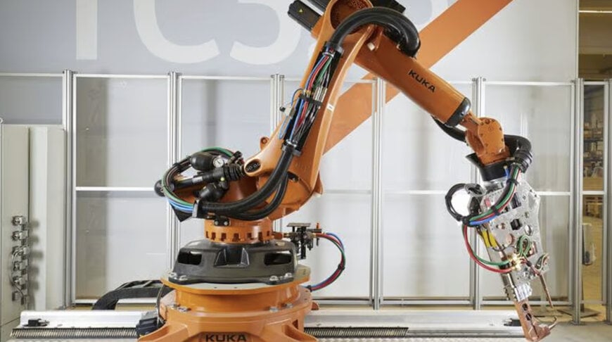 KUKA kooperiert mit KLEUSBERG zur Automatisierung der Modulhausproduktion