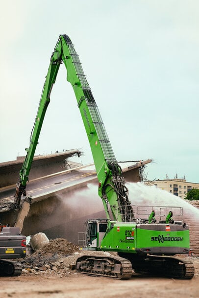 SENNEBOGEN 870E Powers Safe, Efficient Carola Bridge Demolition in Dresden