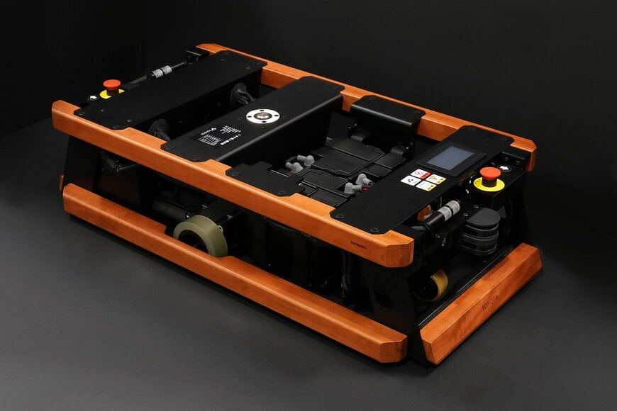 豊田自動織機 カリモク家具と木製自動搬送機『木カート』を共創