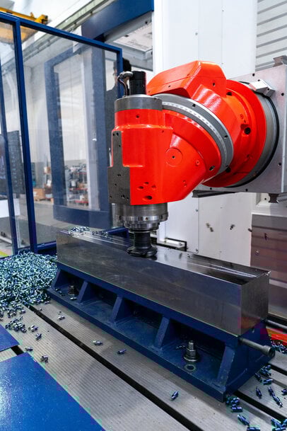 Frezarka ECOMILL PLUS HPC3 firmy EMCO Mecof oferuje obróbkę mechaniczną bez kompromisów