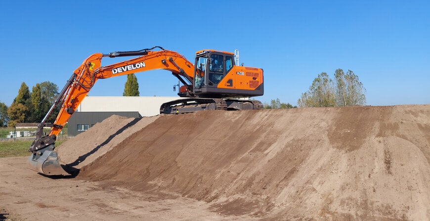 Develon and Leica Geosystems Bring 3D Machine Control to All 9 Series Excavators