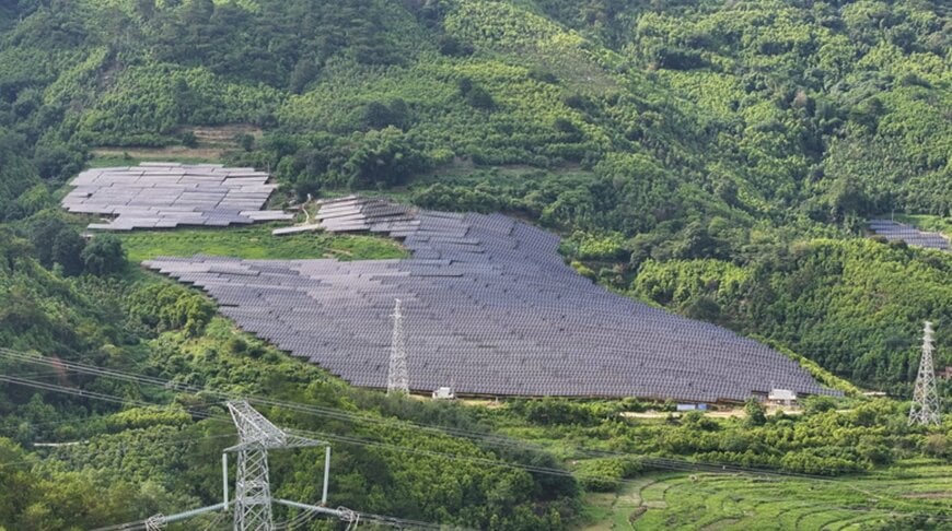 Trinasolar Vertex N 700W+ Modules Power 200MW Hilly PV Project