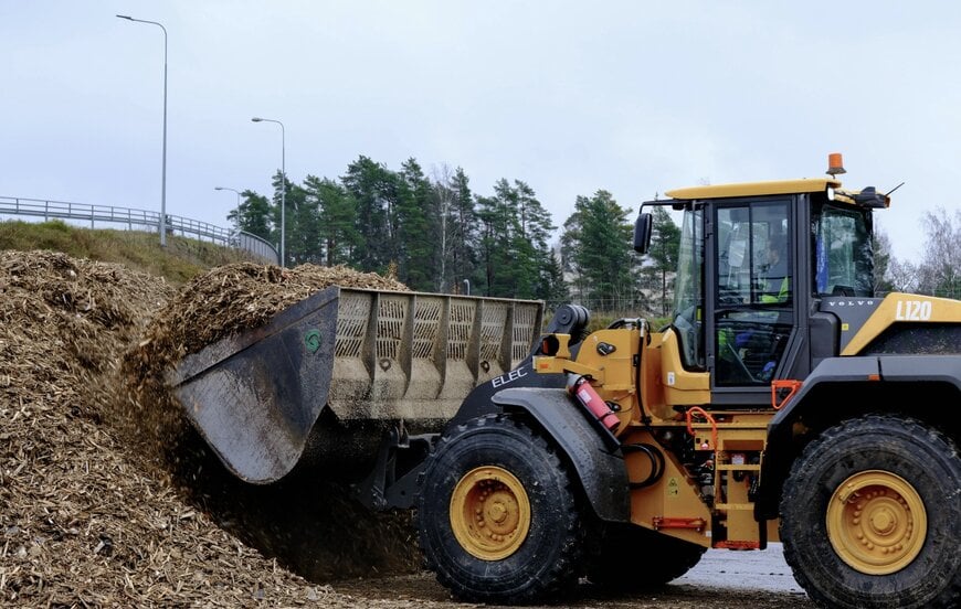 Stora Enso testaa Volvon sähköistä pyöräkuormaajaa päästöjen vähentämiseksi