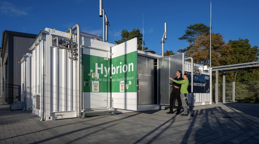 Bosch nimmt ersten eigenen Elektrolyseur mit Hybrion Elektrolyse-Stacks in Betrieb
