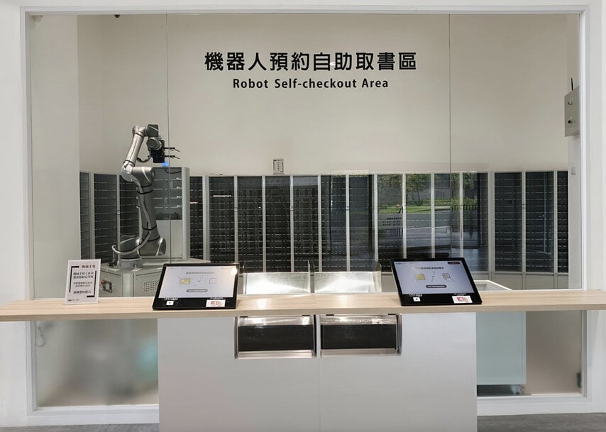 Techman Robot Unveils Taiwan’s First AI-Powered Library Retrieval System