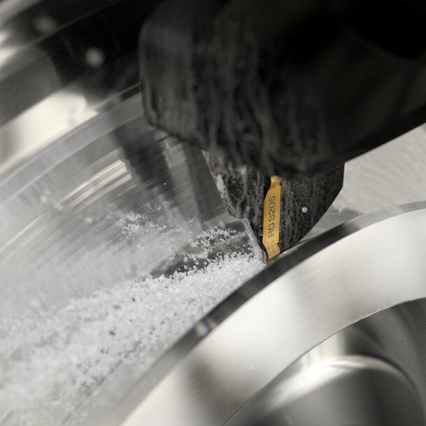 Sandvik Coromant roz&scaron;iřuje CoroCut&reg; 2 o nov&eacute; geometrie pro tvarov&eacute; obr&aacute;běn&iacute; a upichov&aacute;n&iacute;