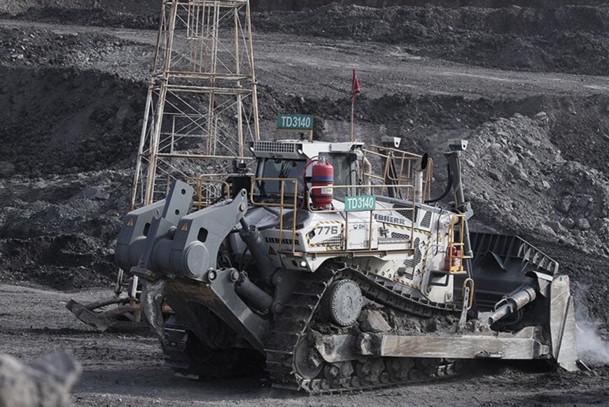 Darma Henwa welcomes its first PR 776 dozers in East Kalimantan