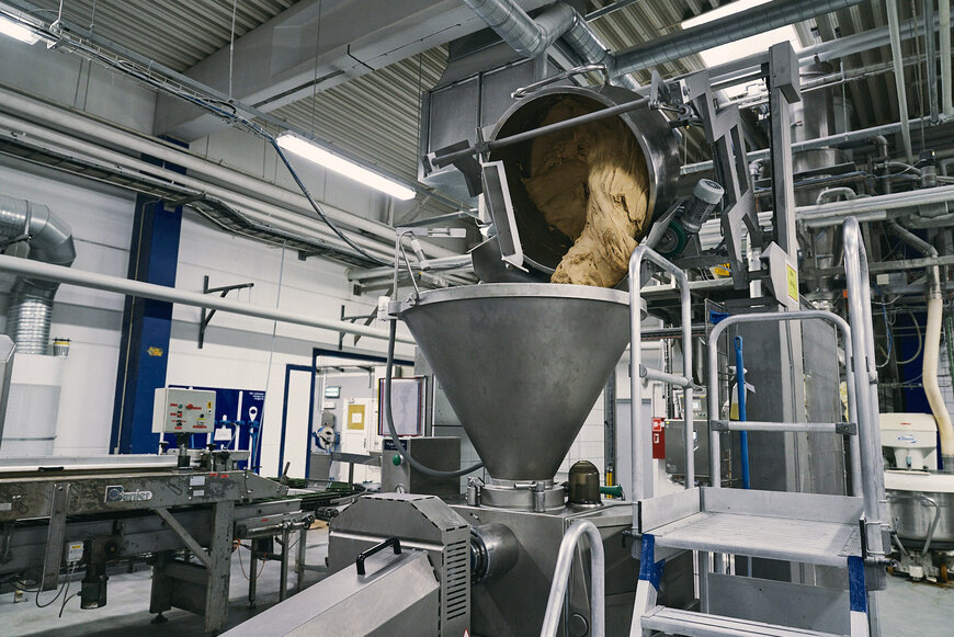Modern Lifting Systems Improve Safety and Productivity in Food Processing