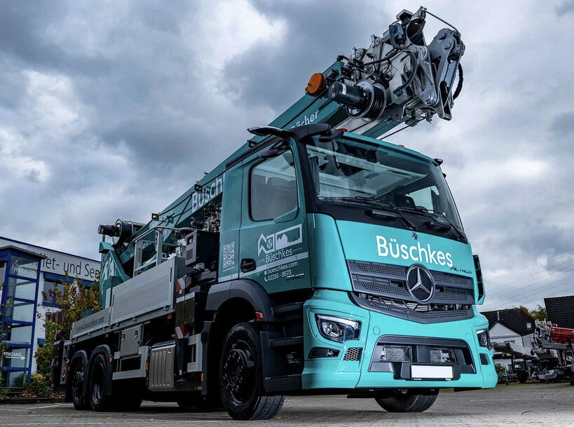 Roofing company deploys truck-mounted crane to reduce physical strain