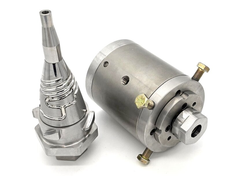 Cruceta universal de extrusión para tubos médicos