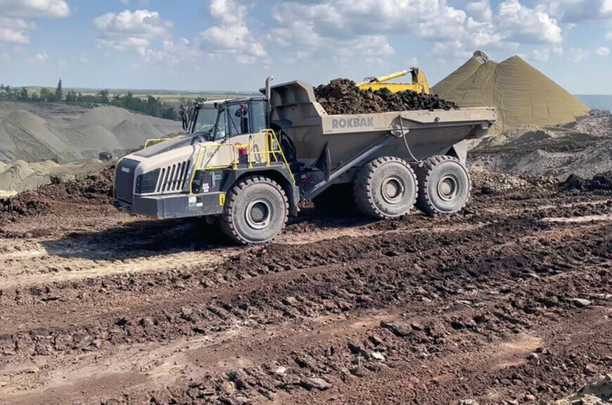 Rokbak st&auml;rkt Pr&auml;senz bei knickgelenkten Muldenkippern im Jahr 2025