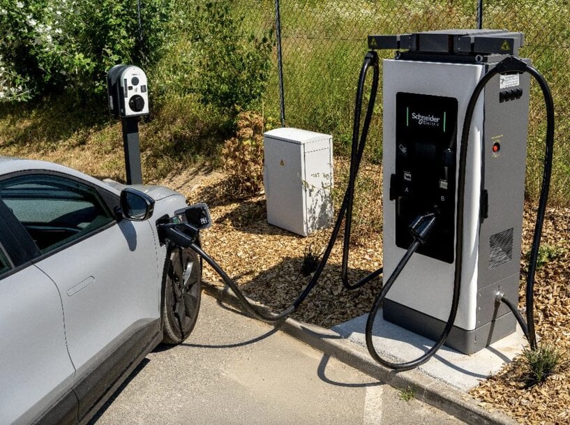 Suurtehoinen DC-lataus sähköajoneuvoille