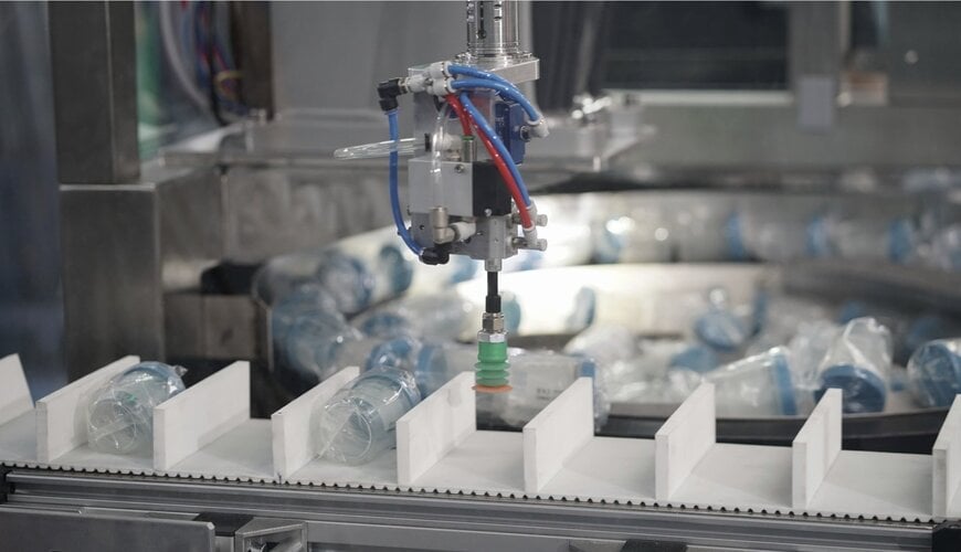 Cella robotizzata di fine linea migliora la produttività nel packaging medicale