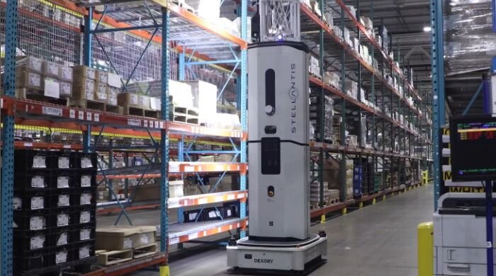 Stellantis d&eacute;ploie un robot autonome pour optimiser le suivi de ses stocks