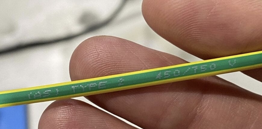 Domino pr&eacute;sente une encre argent&eacute;e pour l&rsquo;identification des c&acirc;bles