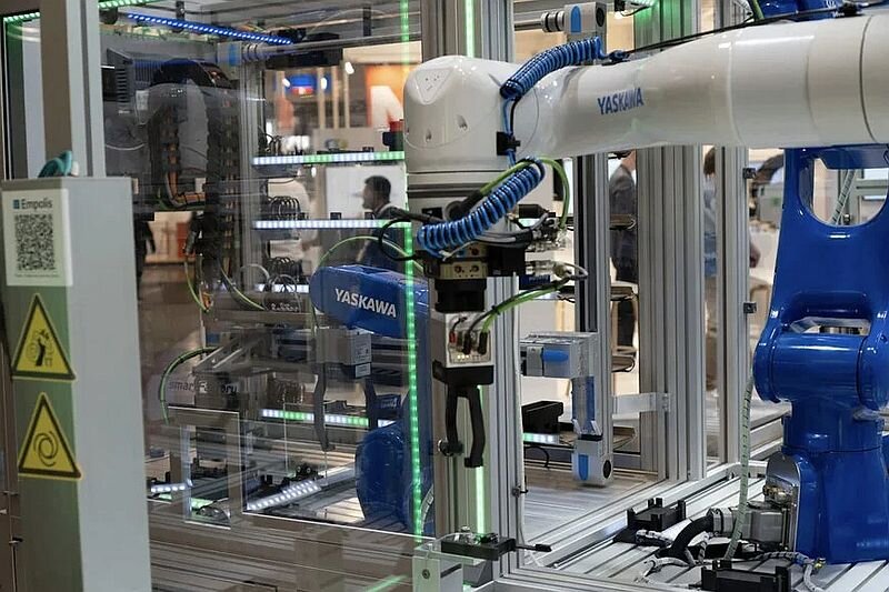 L’usine-modèle explore le potentiel d’un robot collaboratif embarquant un module de calcul