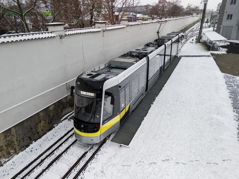 Low-Floor Trams with Integrated Collision Prevention
