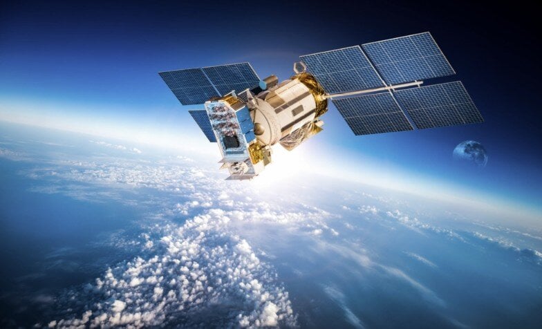 Ka-Band Beamforming ICs for Phased-Array SATCOM Terminals
