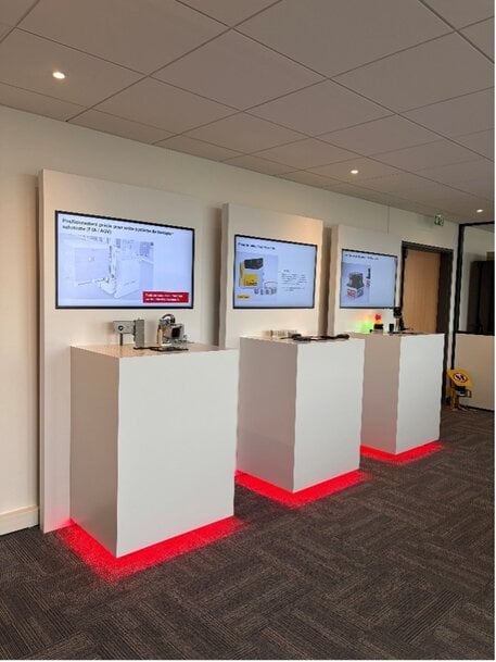 Le syst&egrave;me s'apuie sur des codes-barres pour assurer la pr&eacute;cision de positionnement 