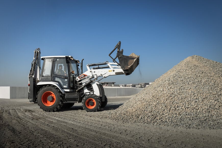 AutoShift Transmission Enhances Backhoe Loader Efficiency
