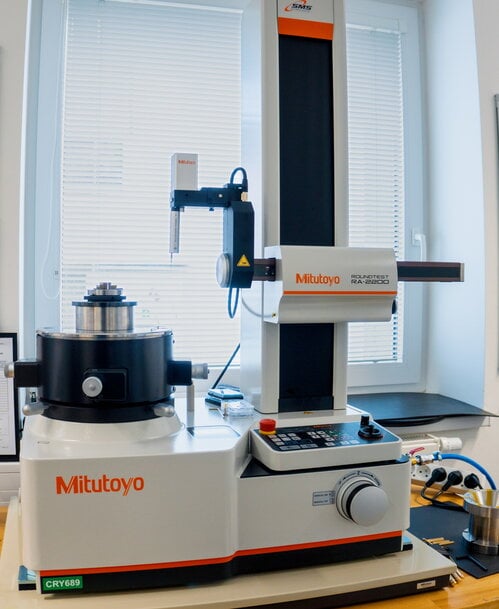 Při výrobě detektorů pro elektronové mikroskopy je kvalita zásadní