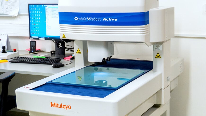 Při výrobě detektorů pro elektronové mikroskopy je kvalita zásadní