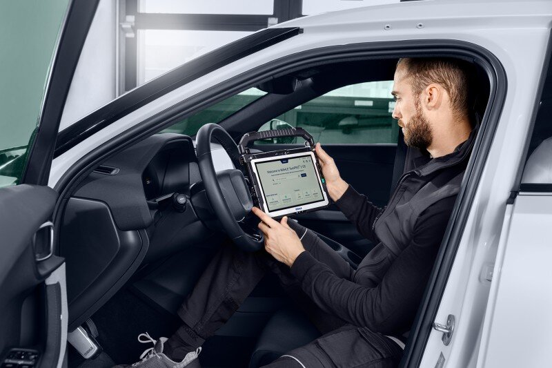 Certified battery diagnostic function for electric vehicle remarketing