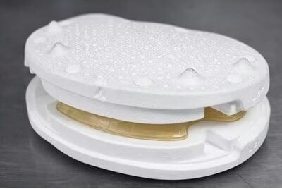 Nivalon Medical fertigt erstes patientenspezifisches Wirbels&auml;ulenimplantat mit XJet-Technologie