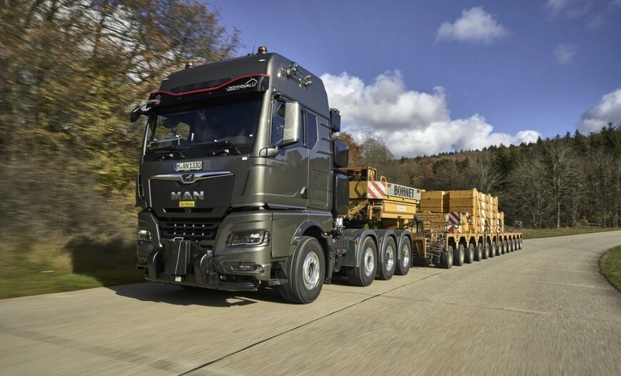 Heavy-duty tractor unit designed for 250-ton transport
