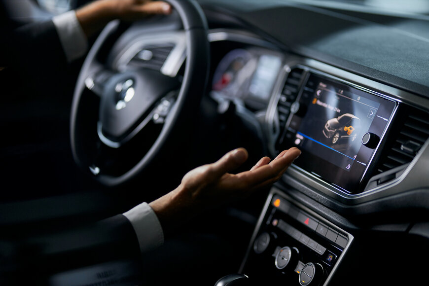 Qualcomm Enables Scalable End-to-End AI Driving Platform