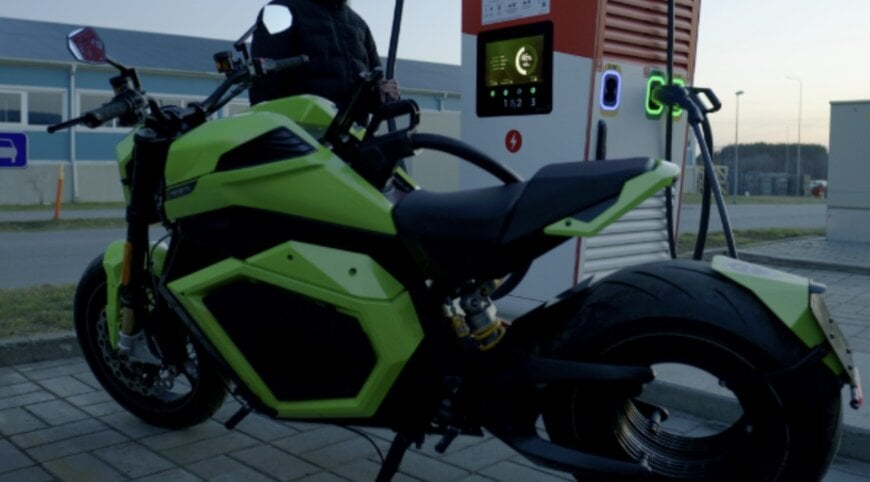 Hurtigopladende solid-state batteri testet i elektrisk motorcykel
