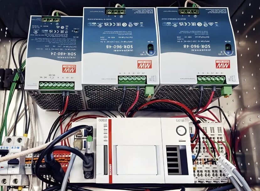 XFEL実験向け精密ロボットにPC制御を採用