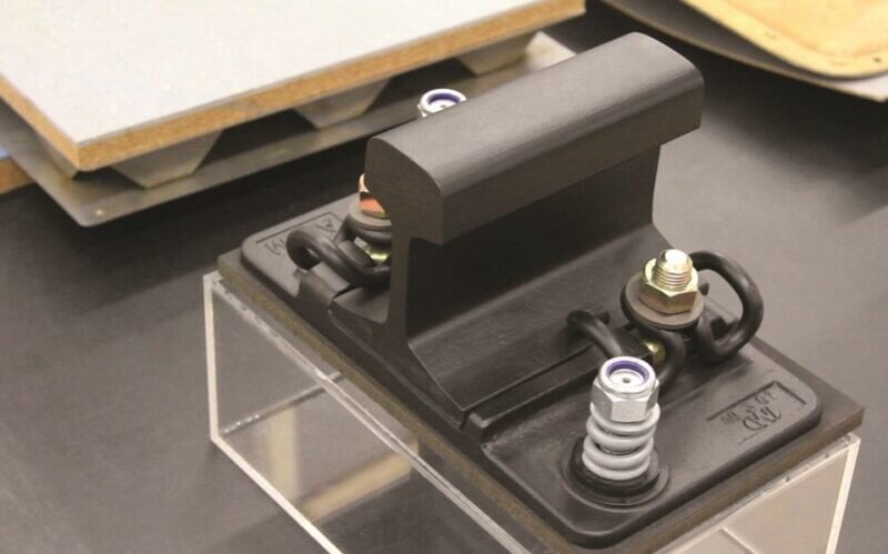 Les composites li&egrave;ge-caoutchouc am&eacute;liorent les performances des voies ferr&eacute;es