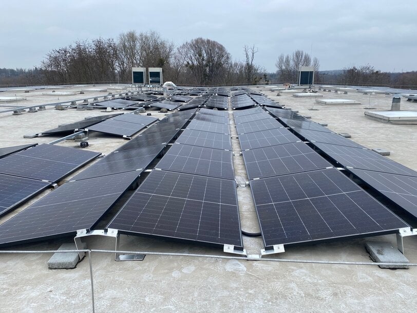 Napelemes rendszer ipari energiaell&aacute;t&aacute;shoz