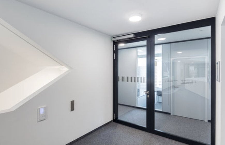 Automation and door systems for barrier-free buildings