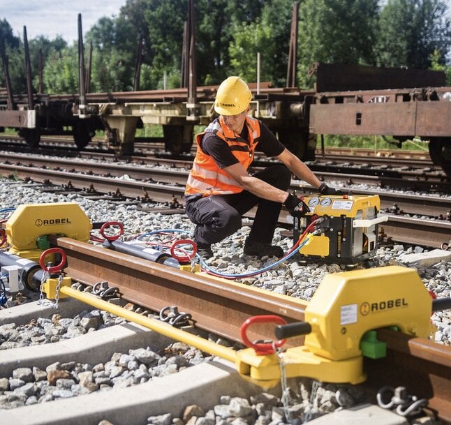 Outils de maintenance ferroviaire pour am&eacute;liorer l&rsquo;alignement et le contr&ocirc;le des contraintes