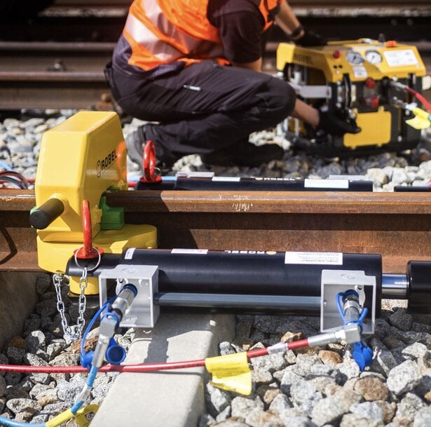 Outils de maintenance ferroviaire pour am&eacute;liorer l&rsquo;alignement et le contr&ocirc;le des contraintes