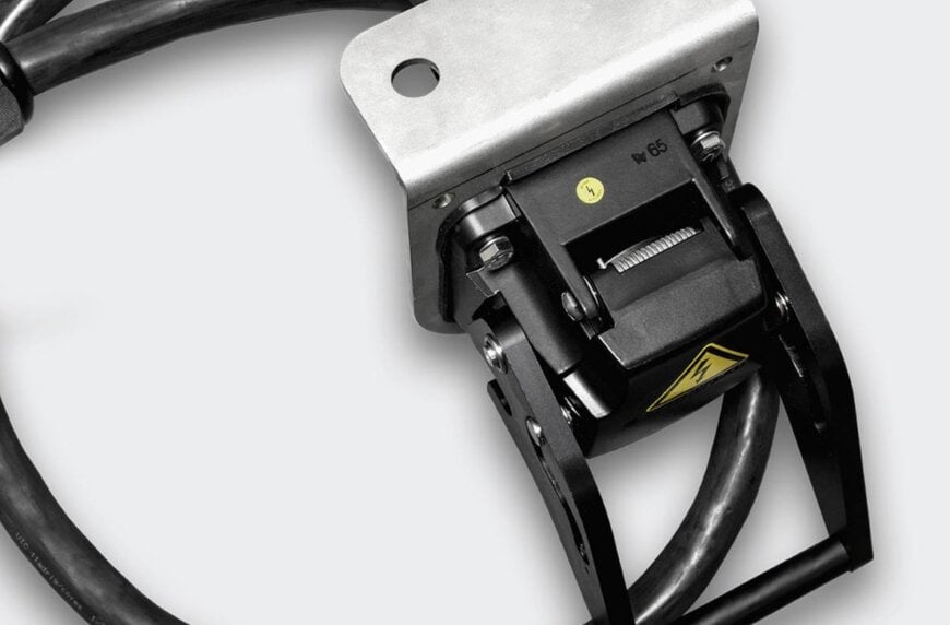 Heavy-duty connectors for rail and industrial power systems