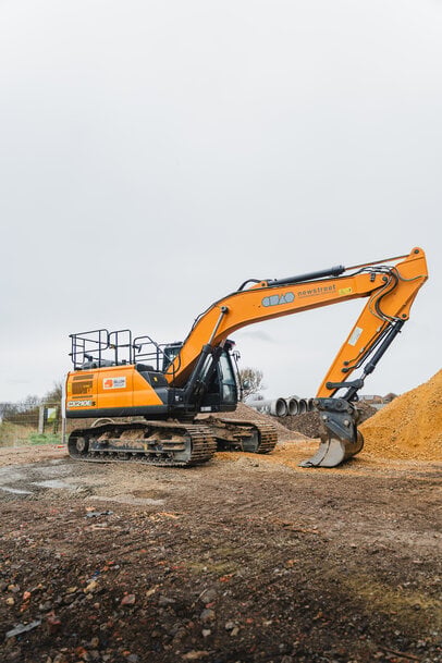 CASE Construction Equipment, Newstreet Groundwork Services and EMH Plant Unite to Champion Regional Children’s Charity Initiative