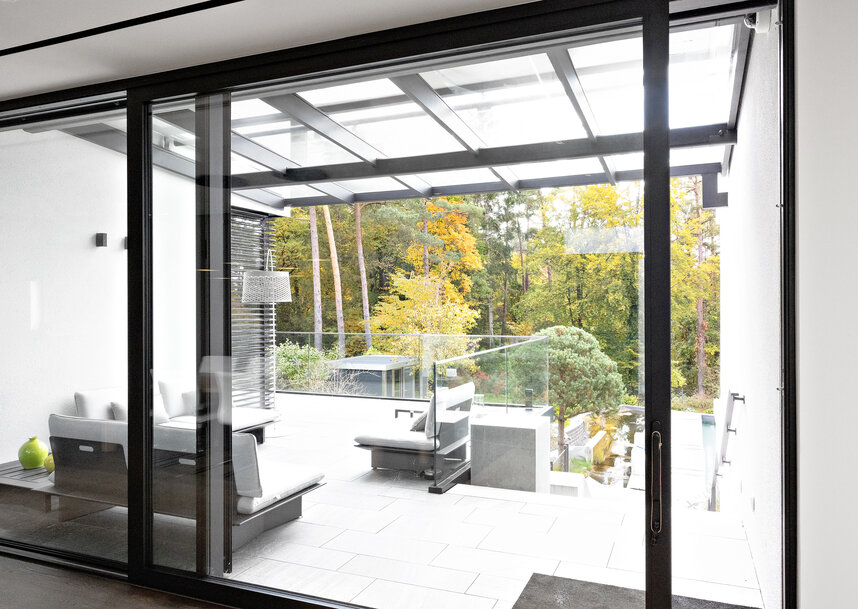 Wireless shading control enables smart building automation