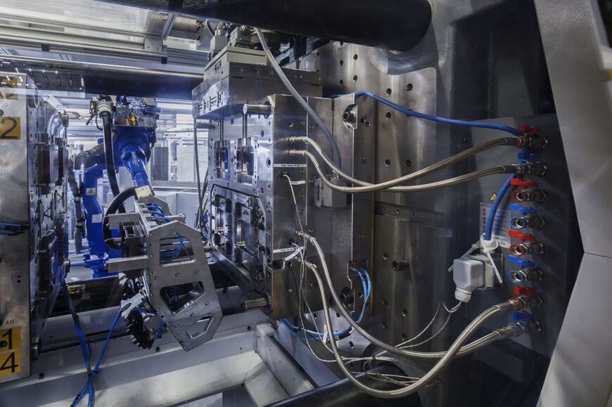 Yaskawa enables fully automated multi-stage injection moulding for radome production