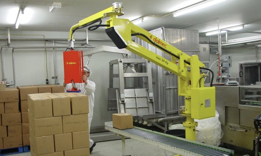 Manipulateur &agrave; colonne basse pour cartons en espaces contraints