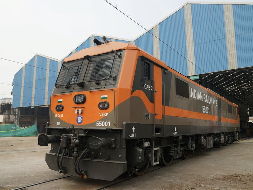 Siemens Mobility delivers first D9 freight locomotives to Indian Railways