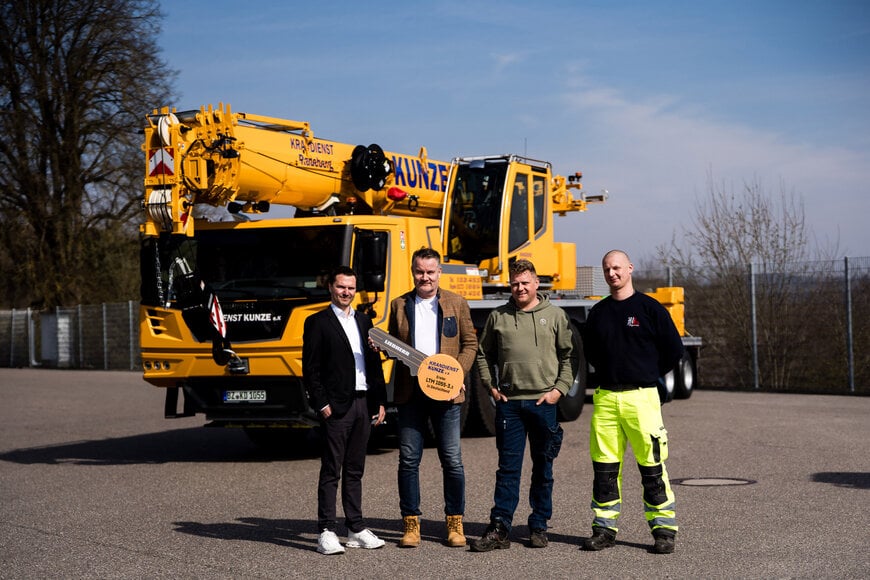 Mobile crane deployment using integrated ballast trailer transport system