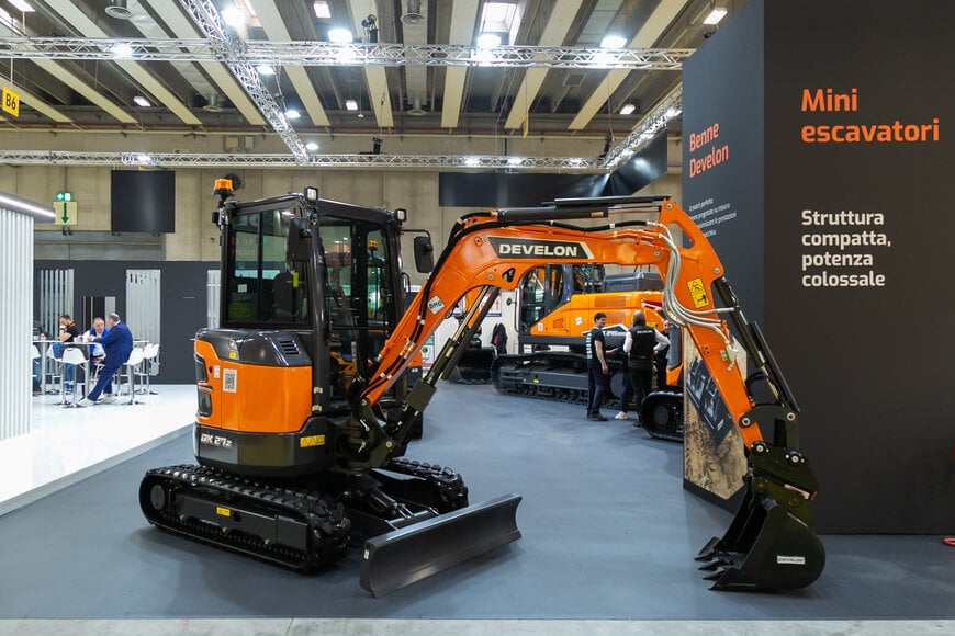 Develon Series 9 Excavators and E-Stop Technology at Samoter 2026