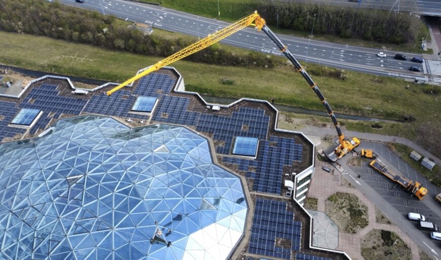 Manitowoc Crane Supports High-Reach Glass Installation in Amsterdam