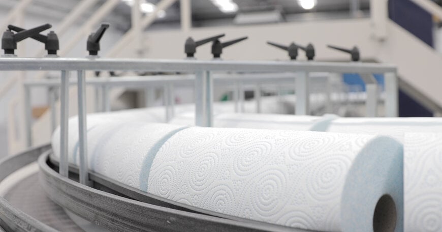 Automatisierter Materialfluss in der Hygienepapierproduktion bei Eurovast in Italien