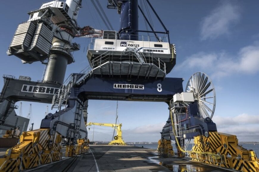 Electric mobile harbour crane delivered to Teesport