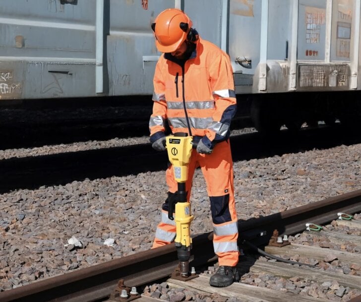 CEMBRE launches ultra-lightweight railway impact wrench
